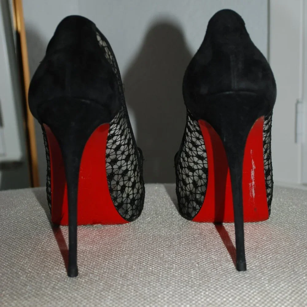 CHRISTIAN LOUBOUTIN - VERY LACE PLATFORM PUMPS - Picture 8 of 12